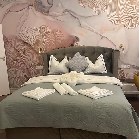 Luxuroom *