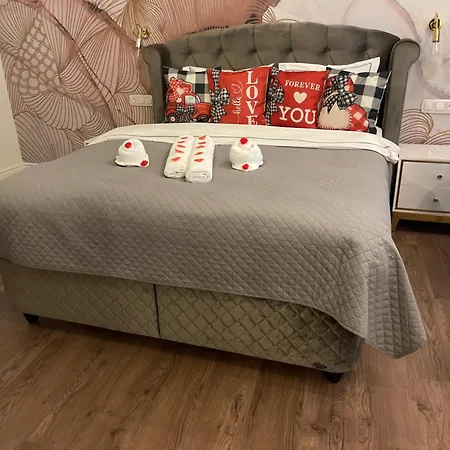 Luxuroom